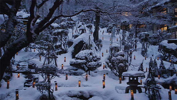 Snow-covered Candles of Mukaitaki  - 向瀧の雪見ろうそく