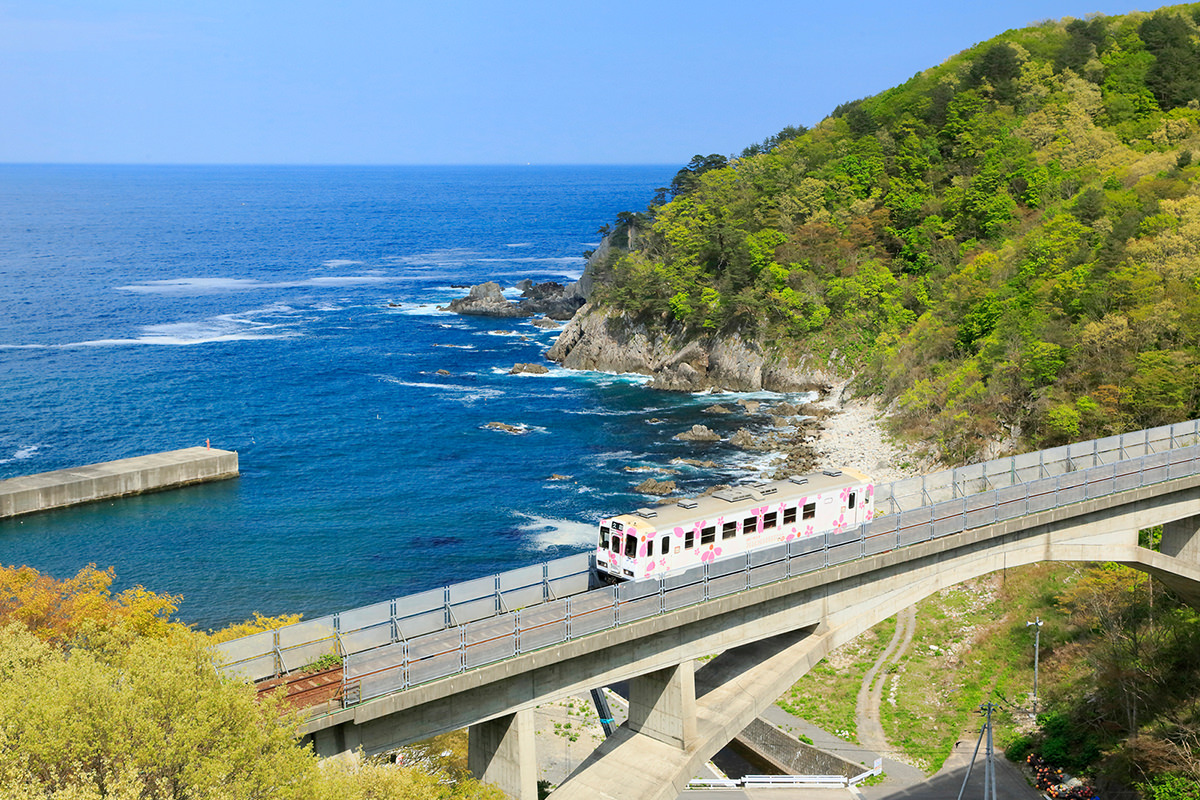 出发吧！乘坐三陆铁道暖炉列车 - 冬天 | 日本东北好玩到不行