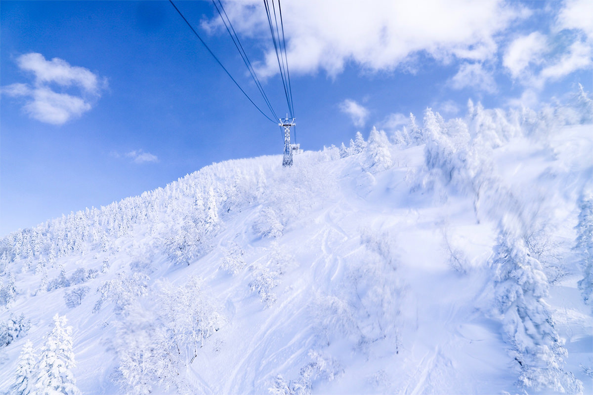 从山麓站到山顶公园站需要十分钟的时间 - 冬天 | 日本东北好玩到不行