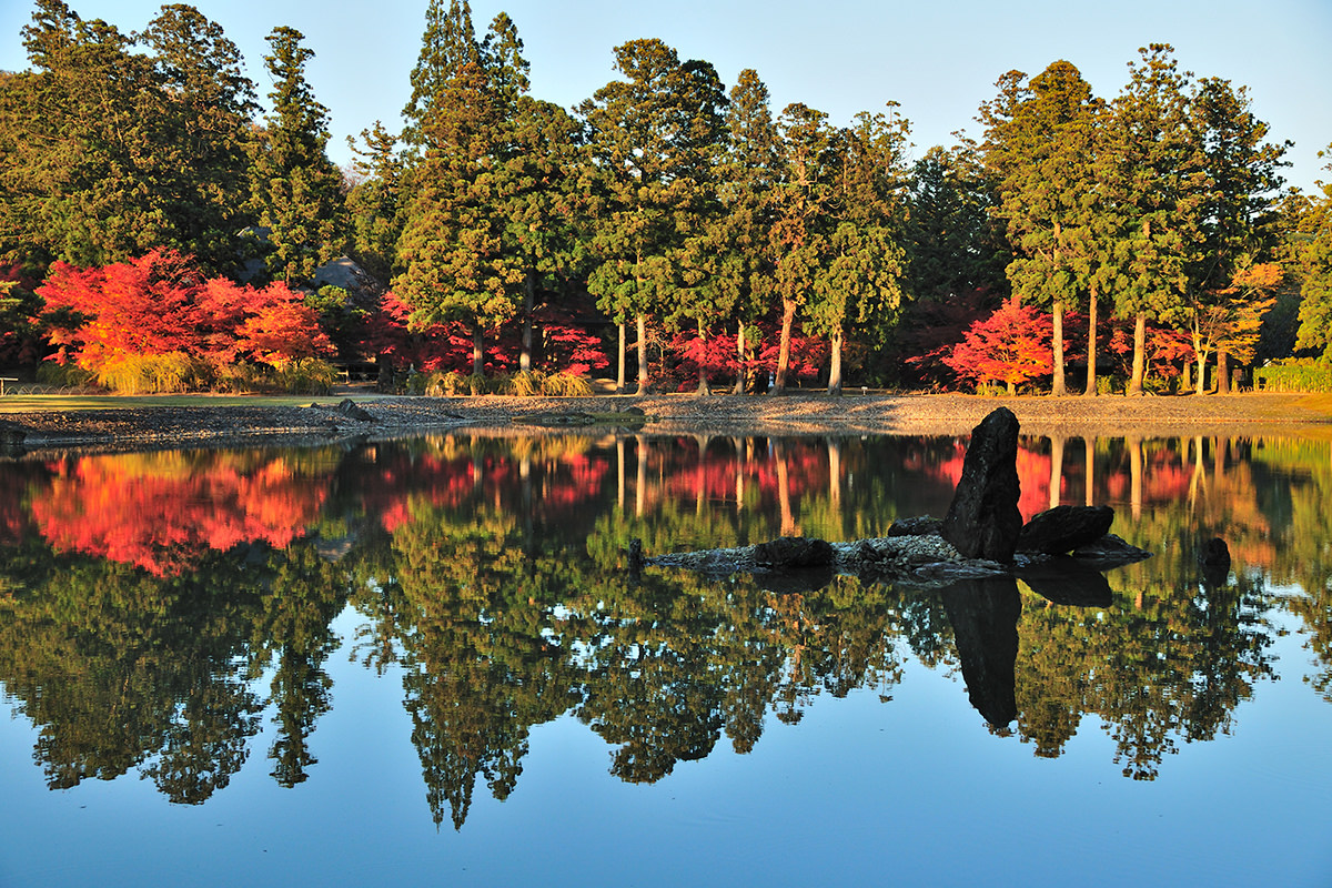 เดินทางแสวงบุญและชมใบไม้เปลี่ยนสีที่สามวัดใหญ่แห่งภาคเหนือด้วย JR Pass - ฤดูใบไม้ร่วง | ยินดีต้อนรับสู่โทโฮคุ