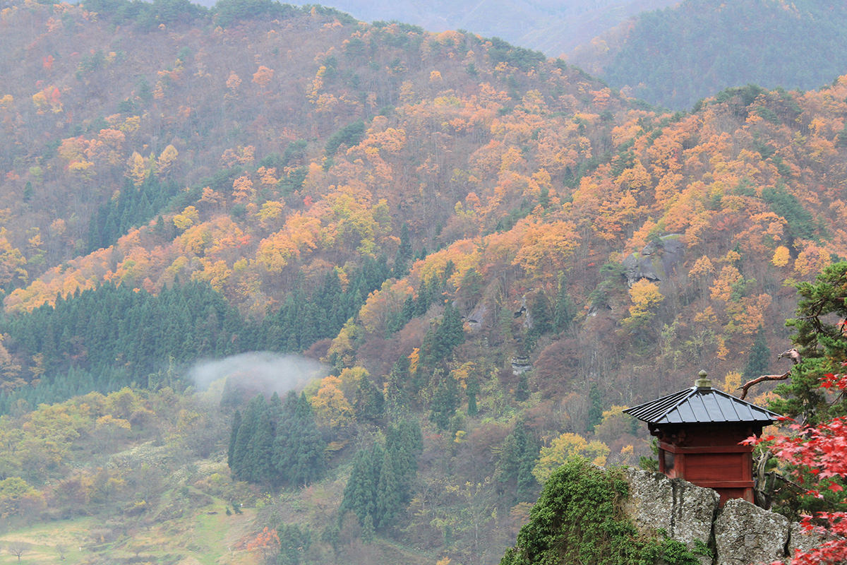 เดินทางแสวงบุญและชมใบไม้เปลี่ยนสีที่สามวัดใหญ่แห่งภาคเหนือด้วย JR Pass - ฤดูใบไม้ร่วง | ยินดีต้อนรับสู่โทโฮคุ