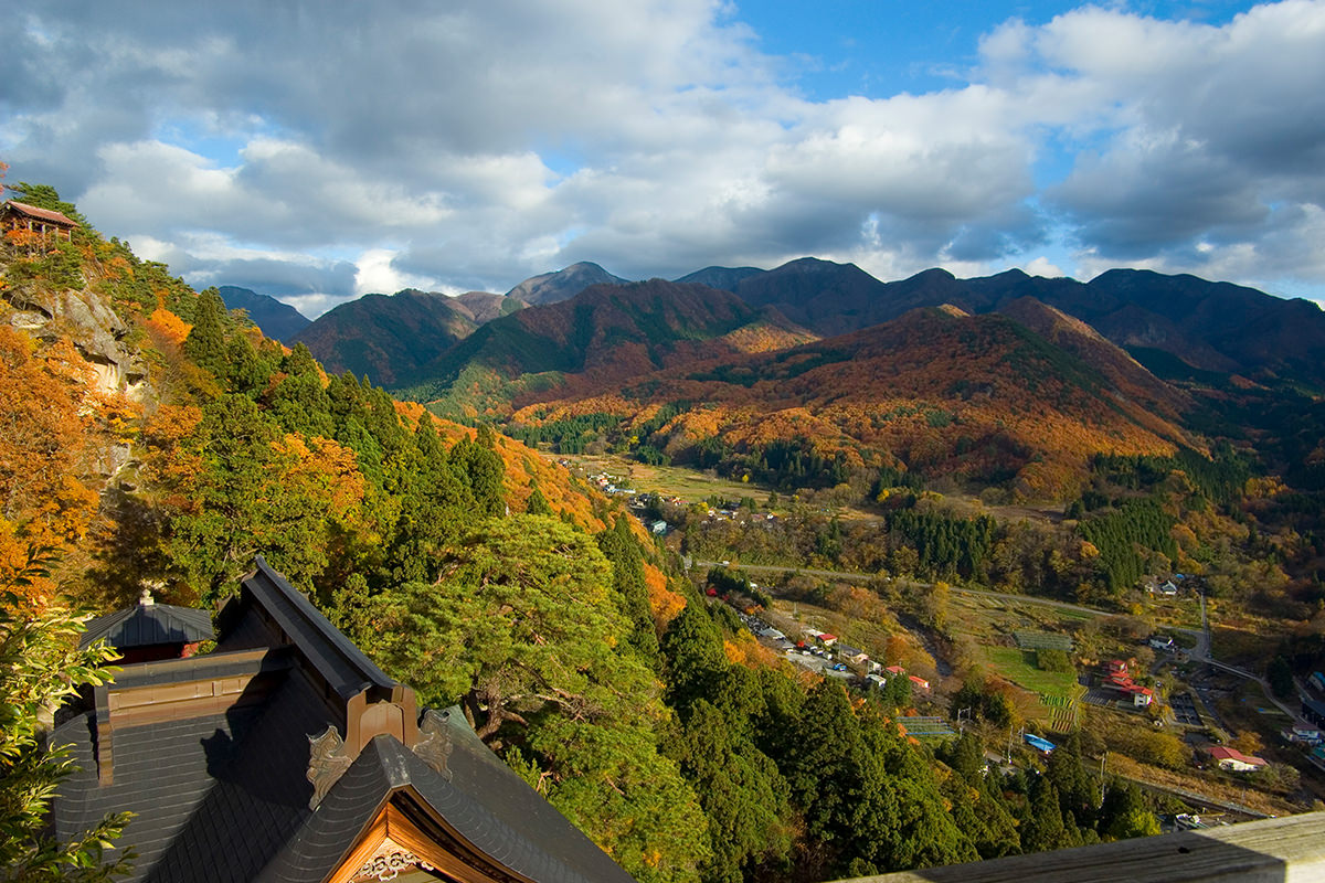 เดินทางแสวงบุญและชมใบไม้เปลี่ยนสีที่สามวัดใหญ่แห่งภาคเหนือด้วย JR Pass - ฤดูใบไม้ร่วง | ยินดีต้อนรับสู่โทโฮคุ