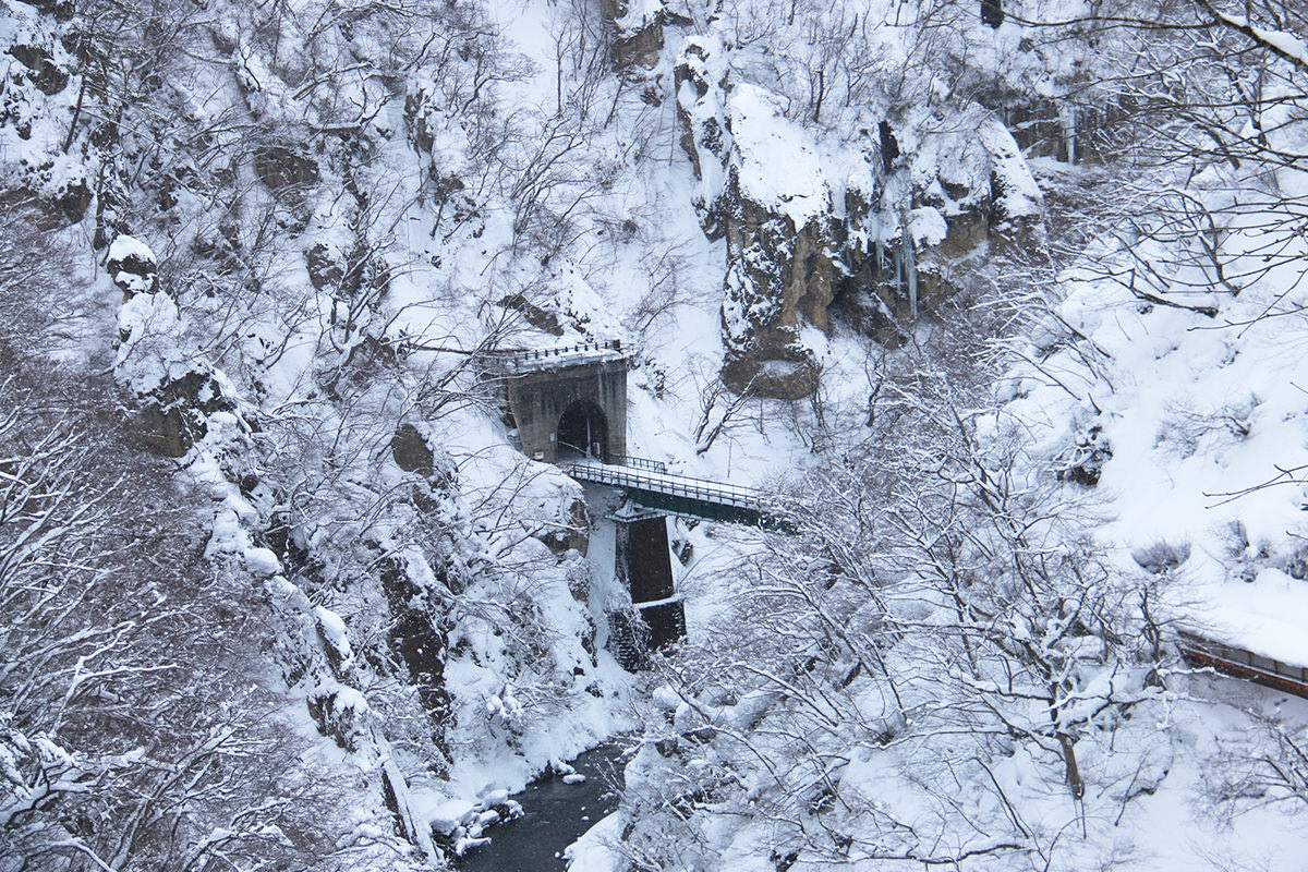 เพลิดเพลินกับความงามของหุบเขาหิมะด้วยรถไฟสายริคุอีสท์ - ฤดูหนาว | ยินดีต้อนรับสู่โทโฮคุ